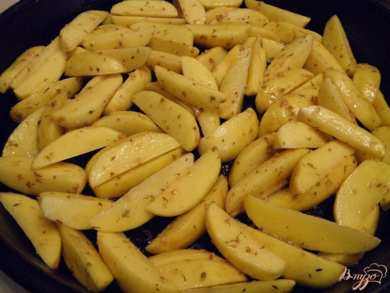 Фото приготовление рецепта: Вкуснейшая картошка в духовке шаг №5
