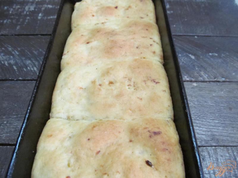 Фото приготовление рецепта: Хлеб с жареным кабачком и луком шаг №11