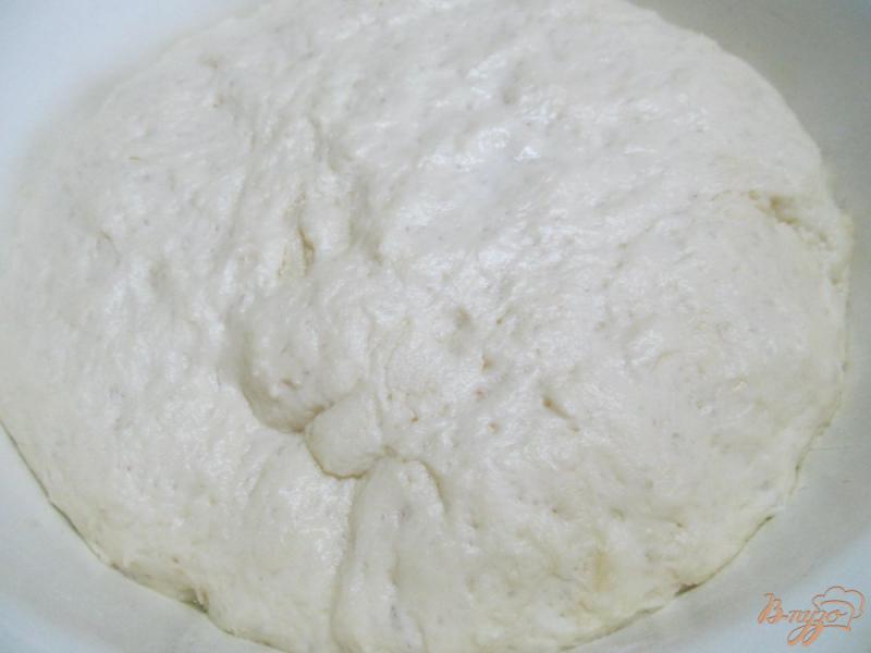Фото приготовление рецепта: Хлеб с жареным кабачком и луком шаг №7