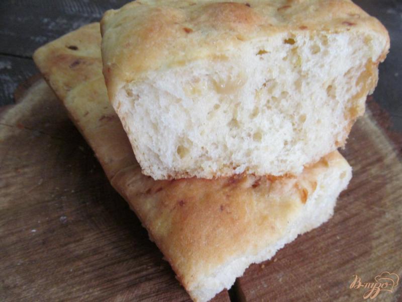 Фото приготовление рецепта: Хлеб с жареным кабачком и луком шаг №12