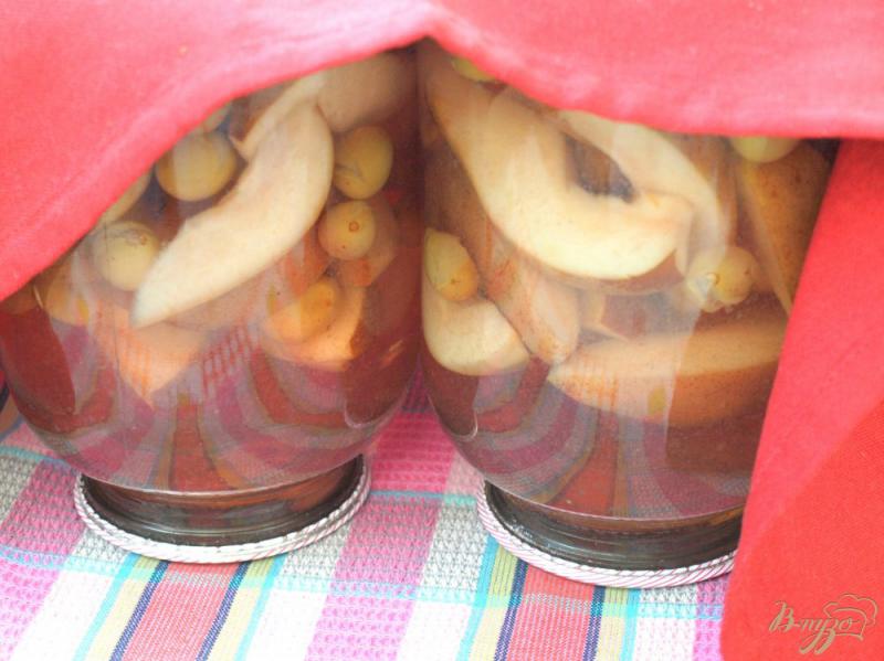 Фото приготовление рецепта: Грушёво-виноградный компот на зиму шаг №3