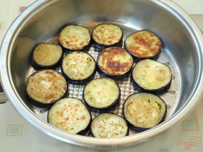 Фото приготовление рецепта: Баклажаны с яйцом и майонезом шаг №2
