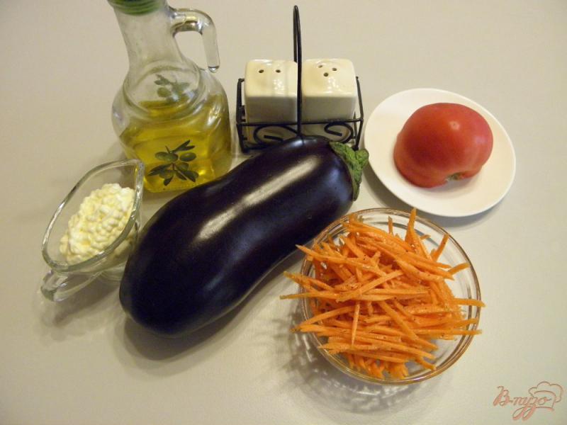 Фото приготовление рецепта: Баклажановые рулетики с морковью и помидорами шаг №1