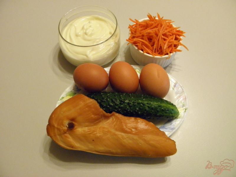 Фото приготовление рецепта: Салат с копченой курицей шаг №1