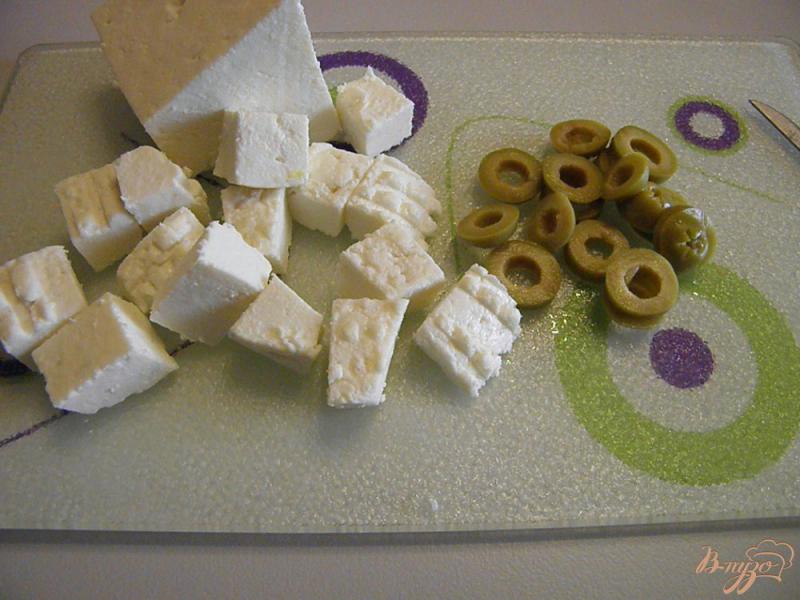 Фото приготовление рецепта: Салат с брынзой, тыквой и оливками шаг №2