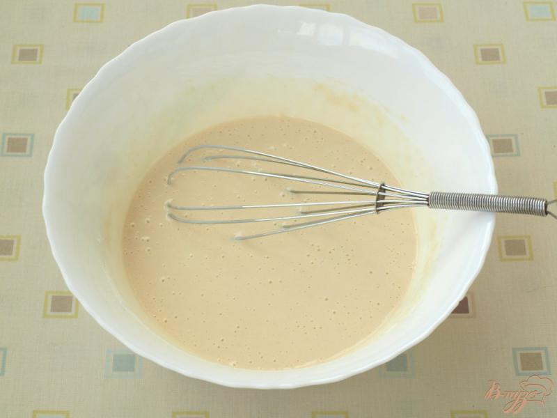 Фото приготовление рецепта: Тонкие блины на молоке шаг №2