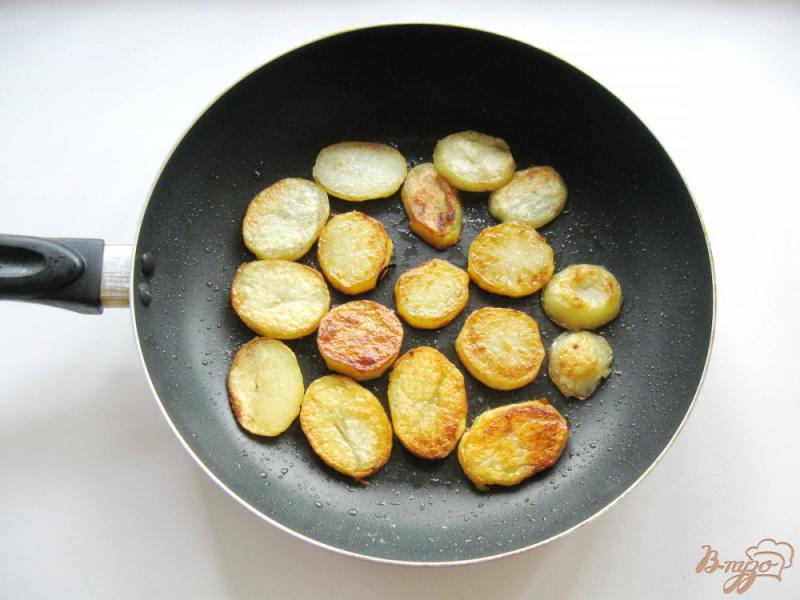 Фото приготовление рецепта: Салат из жареных кабачков и картофеля шаг №6