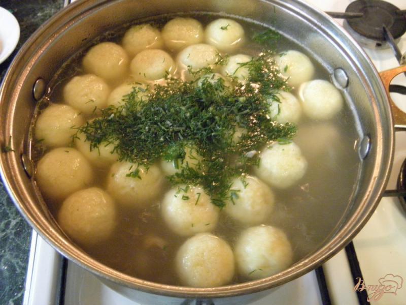 Фото приготовление рецепта: Суп с шариками из картофеля шаг №7