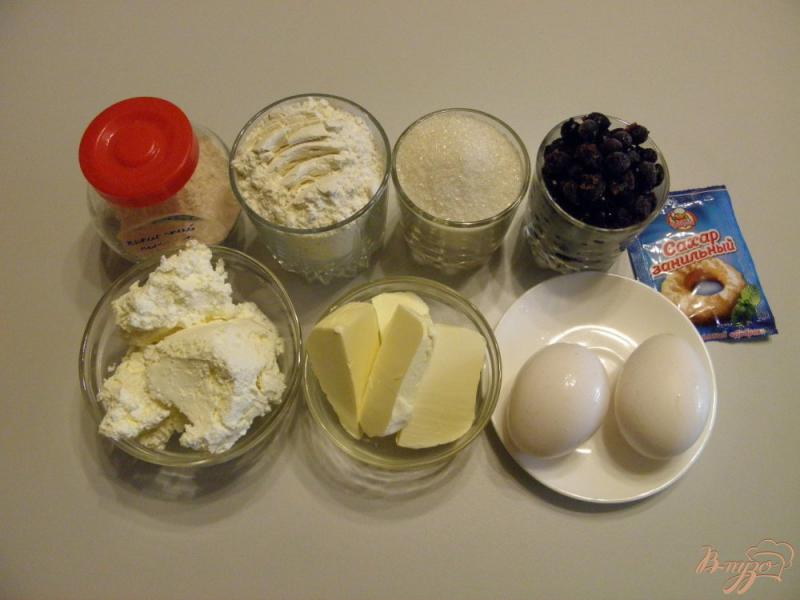 Фото приготовление рецепта: Пирог с творогом и ягодами смородины шаг №1