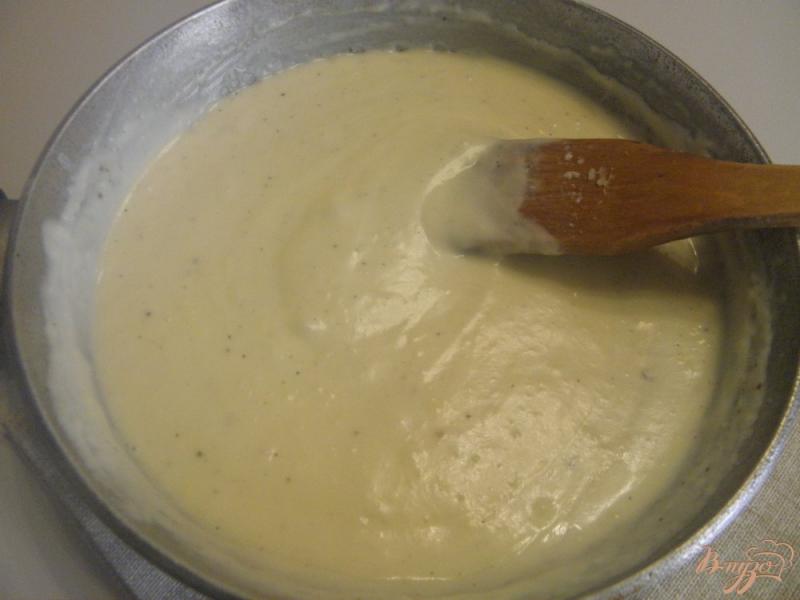 Фото приготовление рецепта: Цветная капуста запеченная под сырным соусом шаг №6