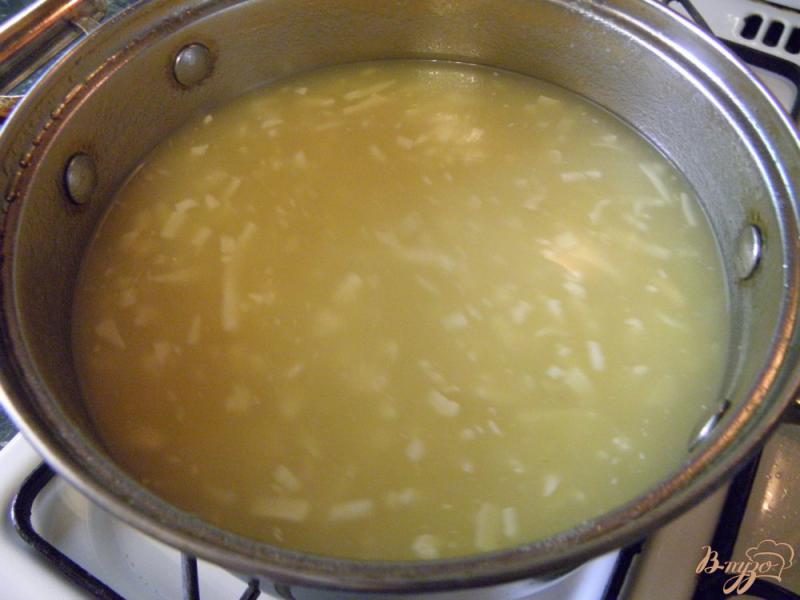 Фото приготовление рецепта: Суп-пюре сырный с укропом шаг №6