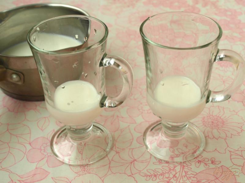 Фото приготовление рецепта: Полосатое кофейно-молочное желе шаг №2