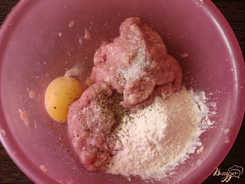 Фото приготовление рецепта: Фрикадельки в томатном соусе с пенне шаг №1