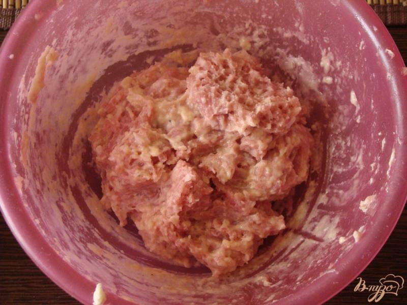 Фото приготовление рецепта: Фрикадельки в томатном соусе с пенне шаг №2