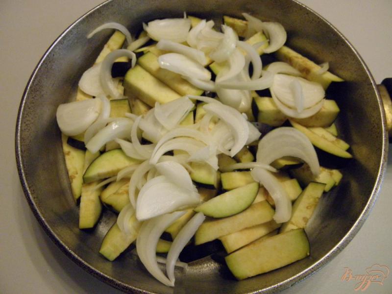 Фото приготовление рецепта: Салат из баклажанов с печеным перцем и чесноком шаг №4