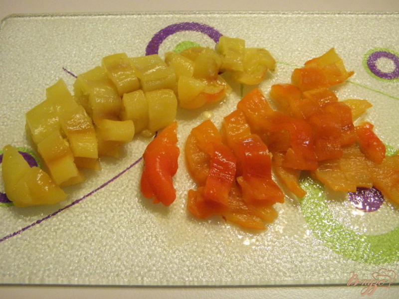 Фото приготовление рецепта: Салат из баклажанов с печеным перцем и чесноком шаг №8