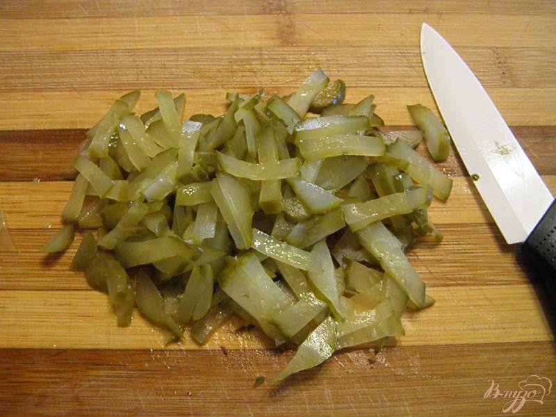 Фото приготовление рецепта: Куриный салат с черносливом шаг №3
