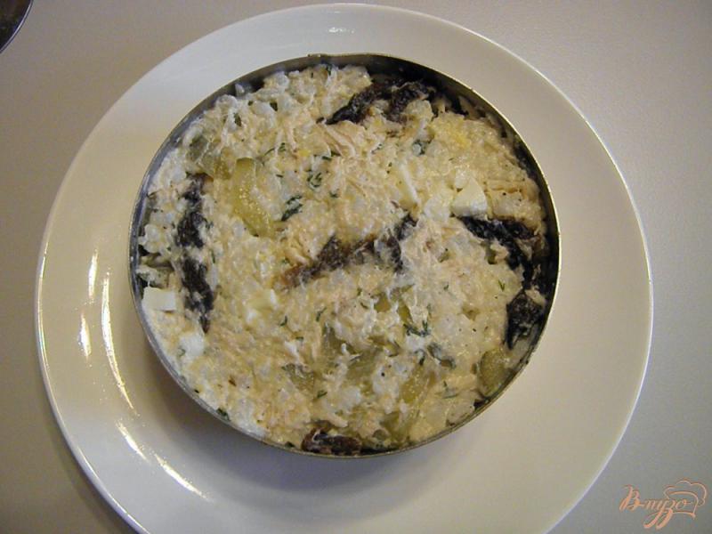 Фото приготовление рецепта: Куриный салат с черносливом шаг №6
