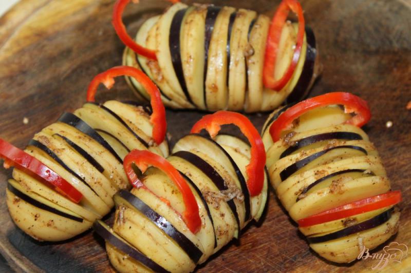 Фото приготовление рецепта: Фаршированный картофель баклажанами и перцем шаг №6