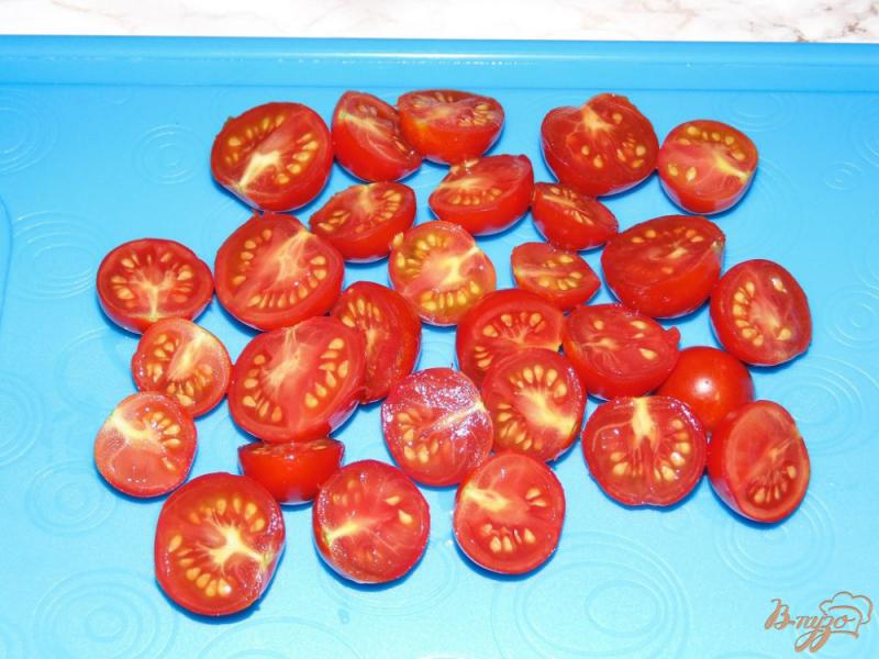 Фото приготовление рецепта: Салат из баклажана с яйцом и помидорами шаг №3