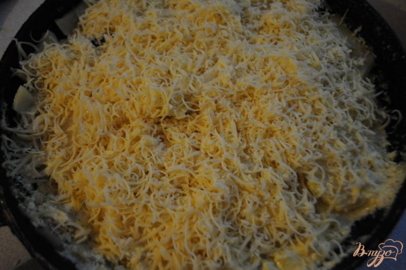 Фото приготовление рецепта: Картофель с хеком запеченный под сыром шаг №6