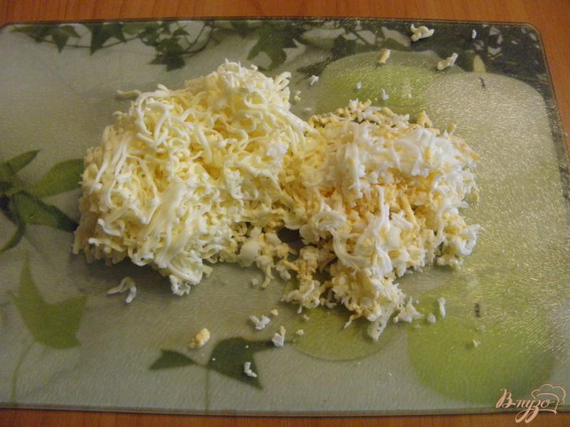 Фото приготовление рецепта: Закуска из перца и сыра с чесноком шаг №2