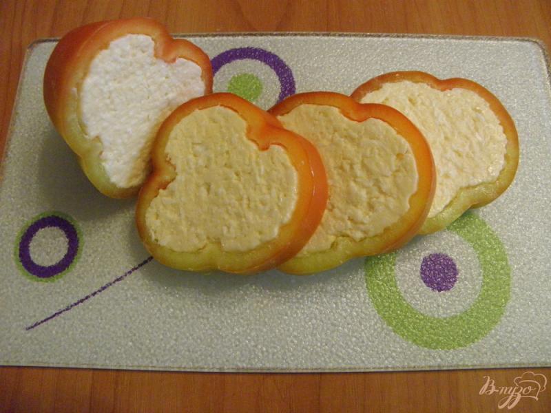 Фото приготовление рецепта: Закуска из перца и сыра с чесноком шаг №6