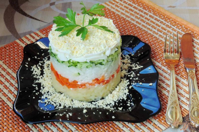 Фото приготовление рецепта: Салат с редькой дайкон и яйцом шаг №12