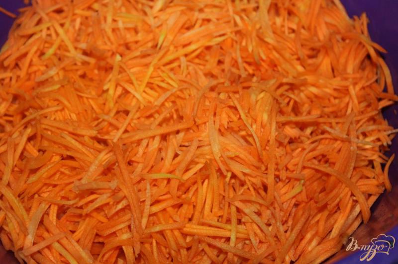 Фото приготовление рецепта: Морковь по - корейски быстрого приготовления шаг №2