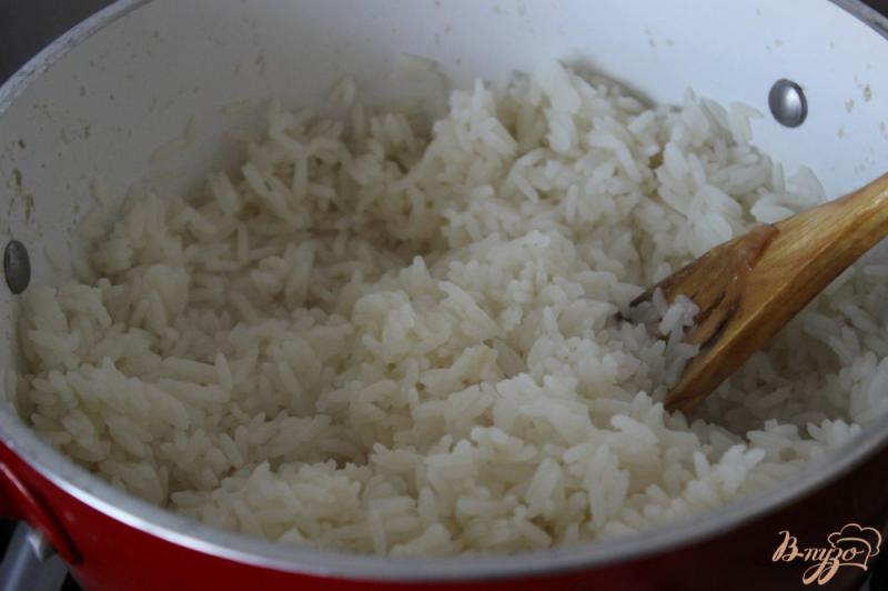 Фото приготовление рецепта: Лимонный рис с курицей, кинзой и фасолью шаг №1
