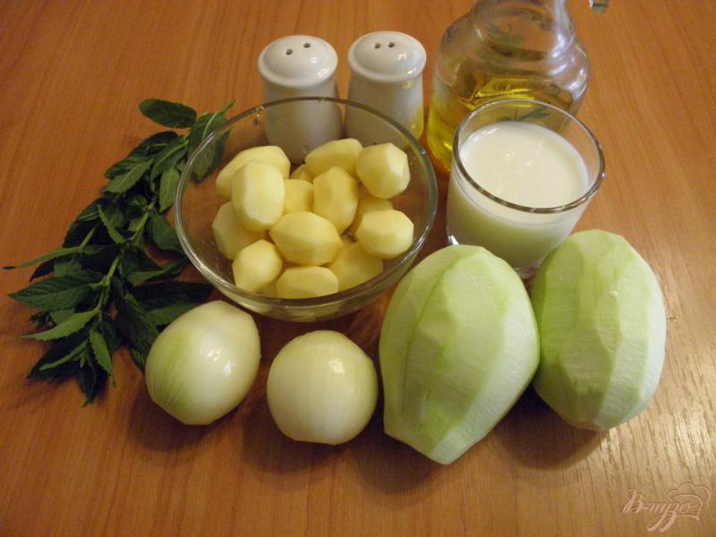 Фото приготовление рецепта: Нежный кабачковый суп-пюре шаг №1