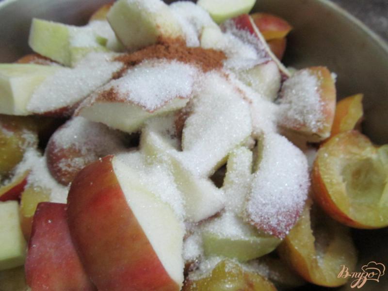 Фото приготовление рецепта: Варенье из слив кабачка и яблока шаг №3