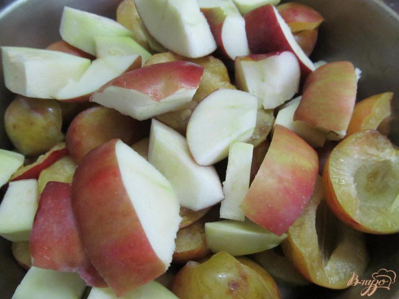 Фото приготовление рецепта: Варенье из слив кабачка и яблока шаг №2