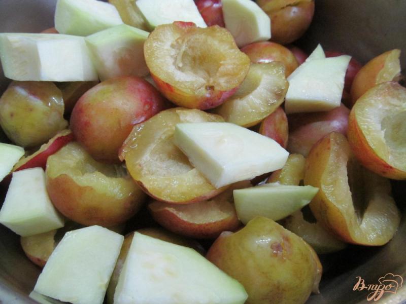 Фото приготовление рецепта: Варенье из слив кабачка и яблока шаг №1