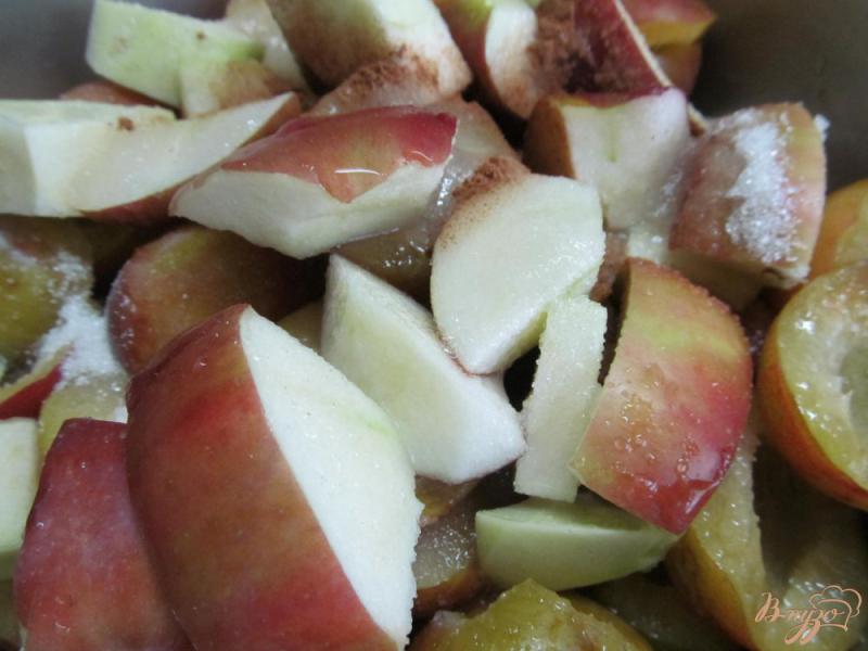 Фото приготовление рецепта: Варенье из слив кабачка и яблока шаг №4