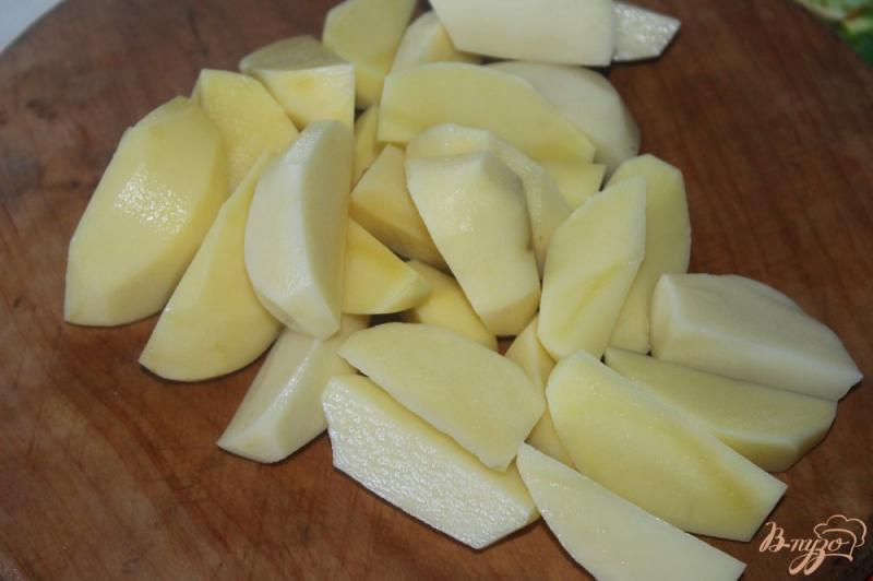 Фото приготовление рецепта: Тушенный картофель с летними овощами шаг №1