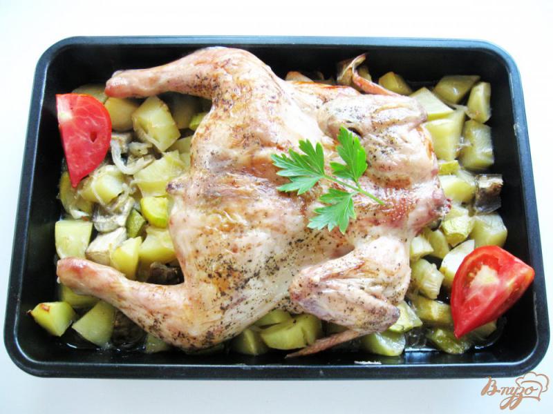 Фото приготовление рецепта: Цыпленок запеченный с овощами шаг №6