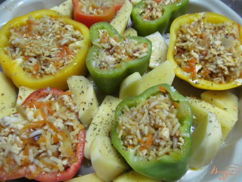 Фото приготовление рецепта: Фаршированные перцы запеченные с овощами шаг №6