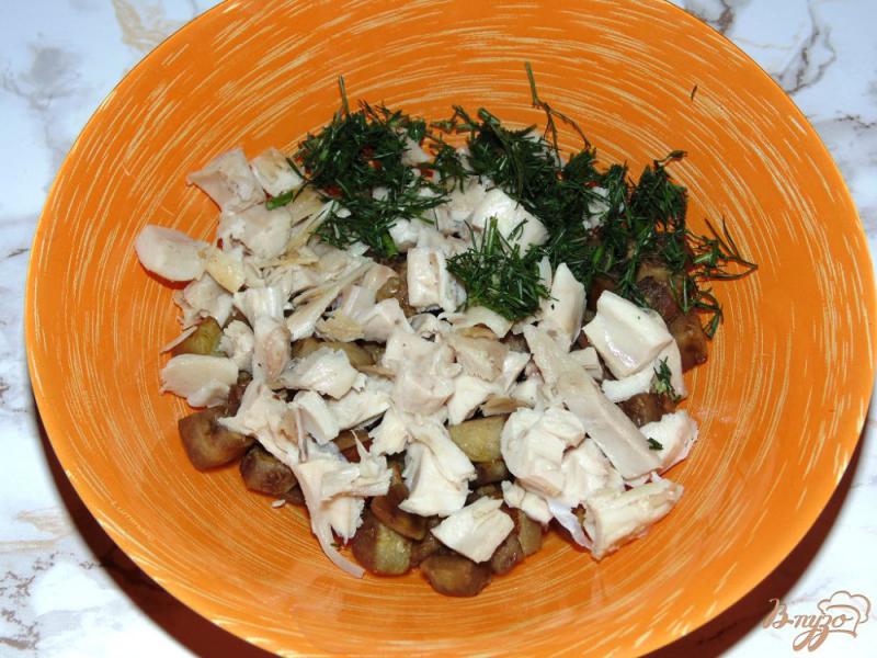 Фото приготовление рецепта: Гренки с баклажаном и мясом птицы шаг №3