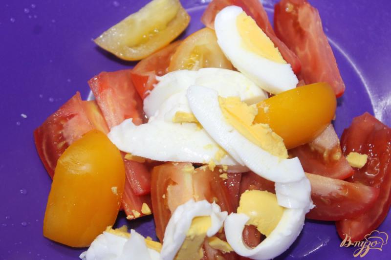 Фото приготовление рецепта: Овощной салат с сыром и яйцом шаг №2