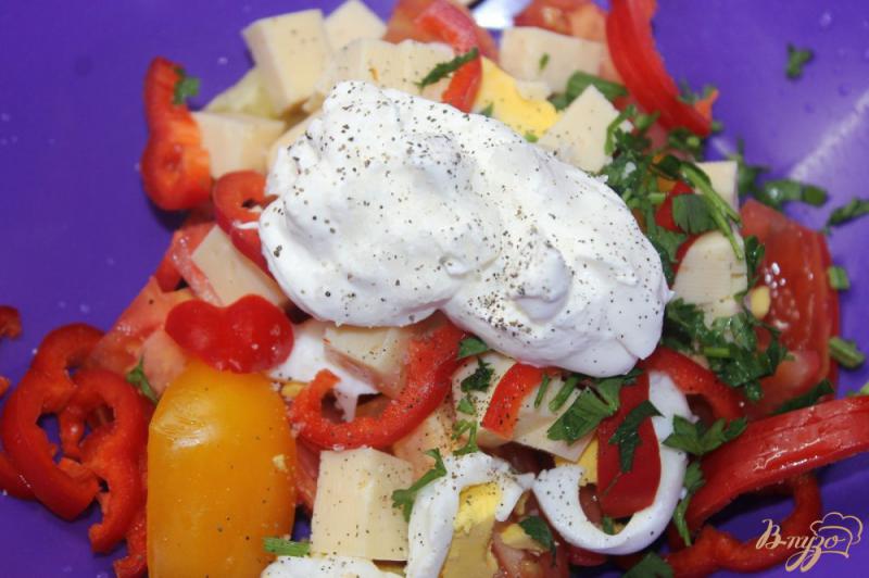 Фото приготовление рецепта: Овощной салат с сыром и яйцом шаг №5