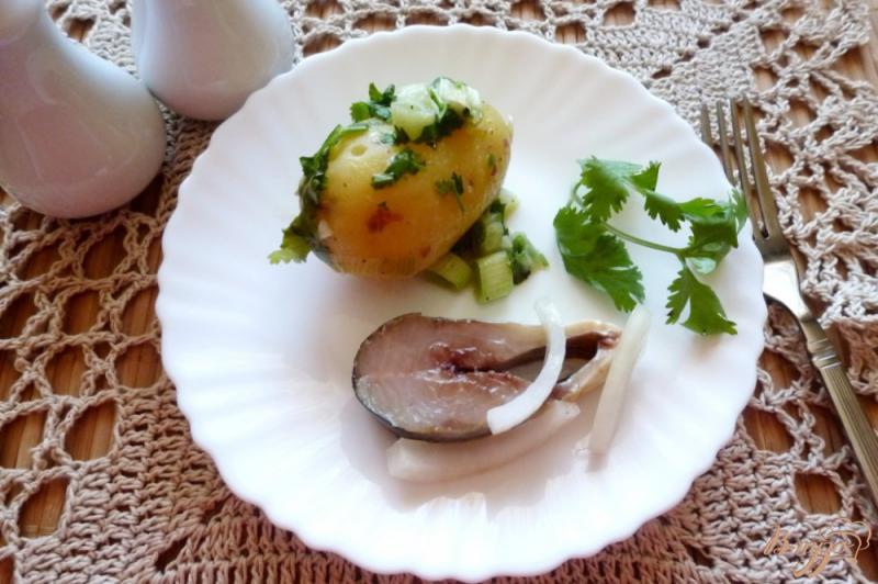Фото приготовление рецепта: Молодая картошка с зеленью в микроволновке шаг №5