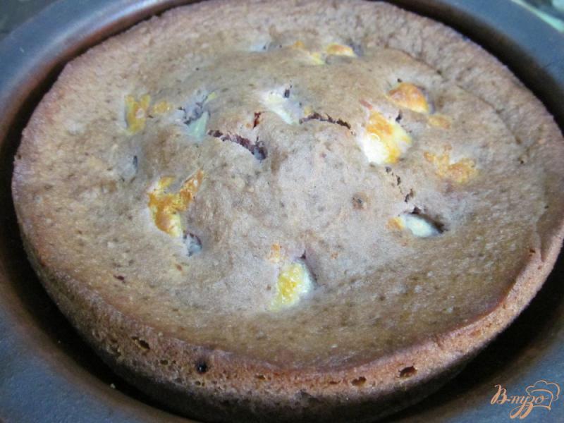 Фото приготовление рецепта: Малиновый пирог со сметаной и бананом шаг №5