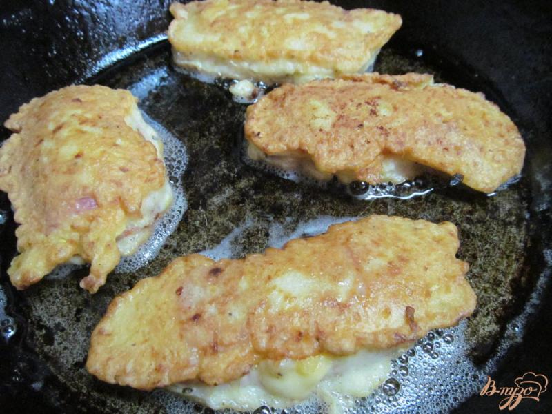 Фото приготовление рецепта: Закусочные палочки из сыра с беконом шаг №6
