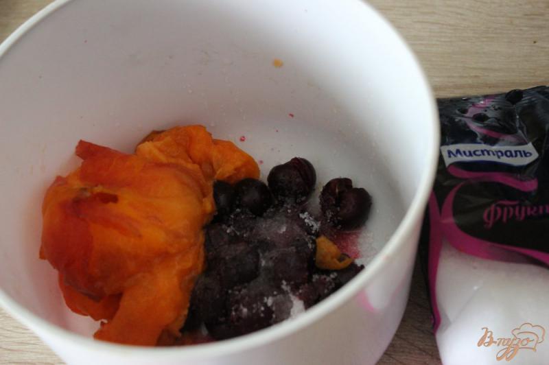 Фото приготовление рецепта: Вишнево-абрикосовый милкшейк шаг №1