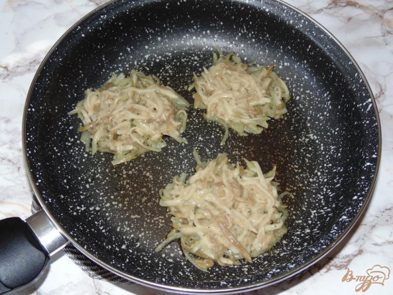 Фото приготовление рецепта: Картофельные драники с баклажаном шаг №4