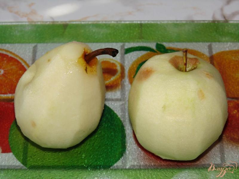Фото приготовление рецепта: Пирог с яблоком и грушей шаг №4