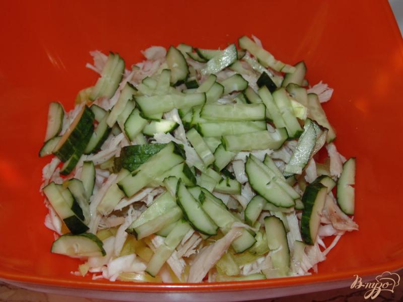 Фото приготовление рецепта: Капустный салат с мясом курицы шаг №5