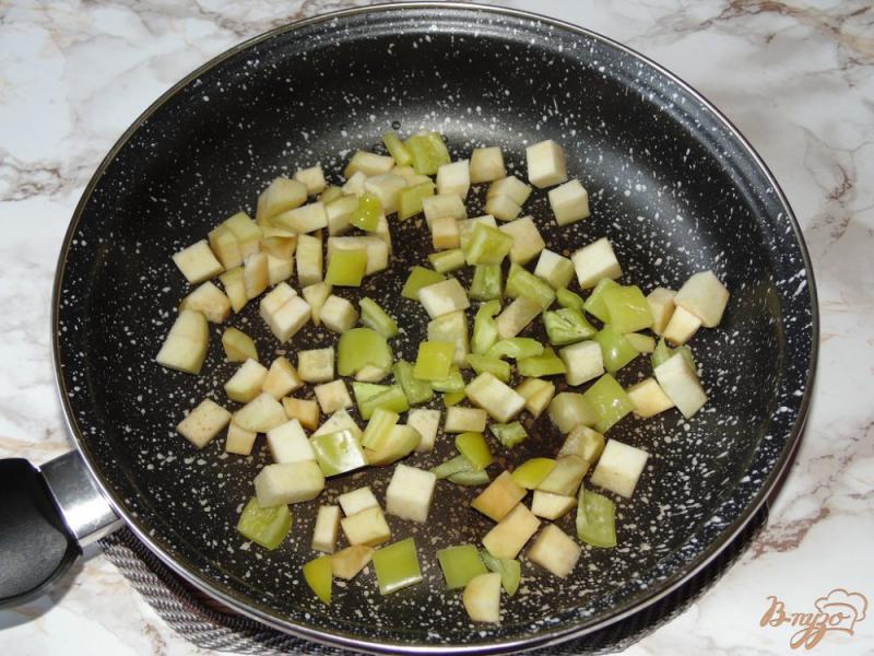 Фото приготовление рецепта: Овощной салат с нутом и баклажаном шаг №2