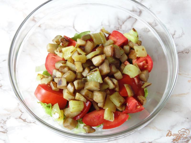 Фото приготовление рецепта: Овощной салат с нутом и баклажаном шаг №4